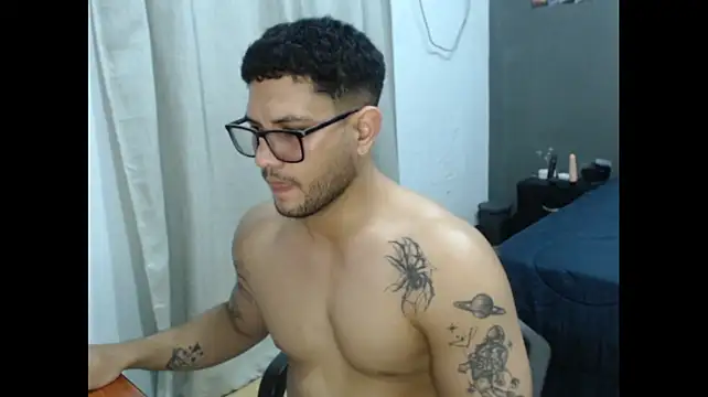 EnzoValera stripchat live cam model