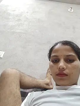 lovelypooja93 stripchat live cam model