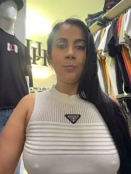Laia_Hills stripchat live cam model