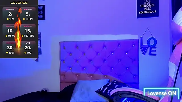 Kiaraavelvett1 stripchat live cam model