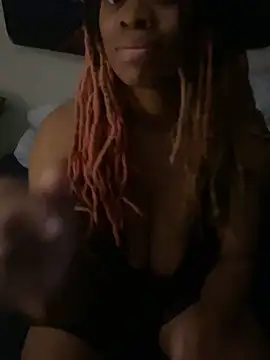 BustyyTT stripchat live cam model