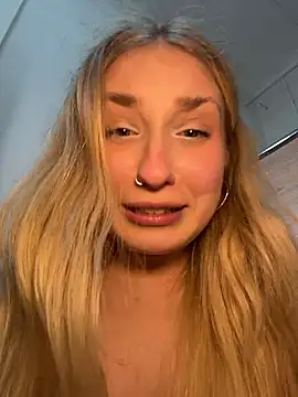 LollyPollly stripchat live cam model