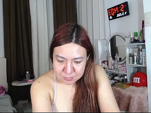 stellahugeX stripchat live cam model