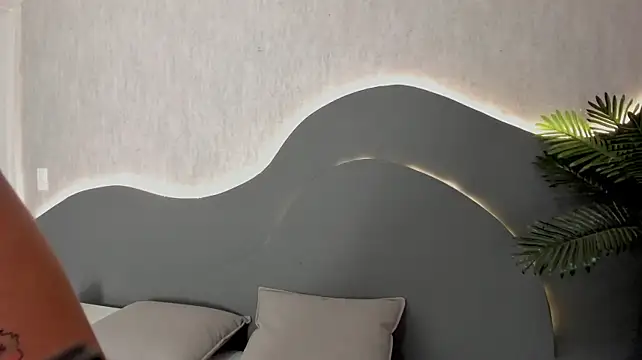 AriaLuxx stripchat live cam model