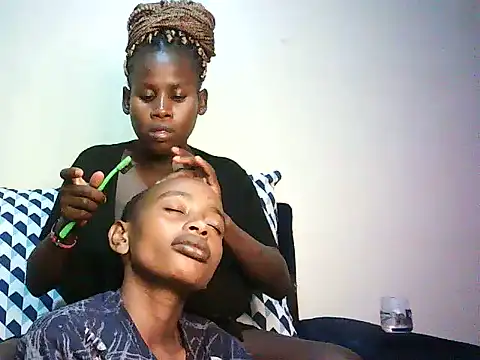 KissMeCurvyMbatha stripchat live cam model