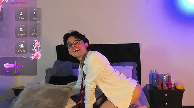 HugoVells stripchat live cam model
