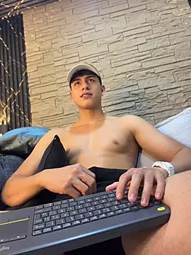 Lander_Cruz stripchat live cam model