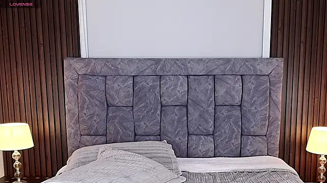 MeganCrow stripchat live cam model