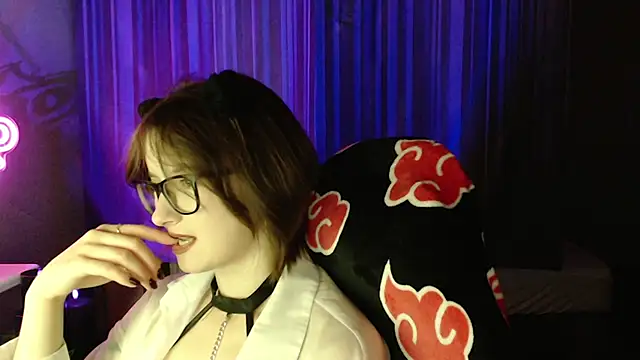 LunaXcherry stripchat live cam model