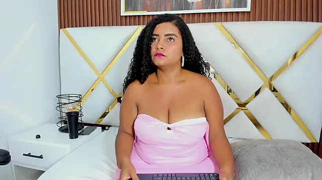 Cristal_Curly stripchat live cam model