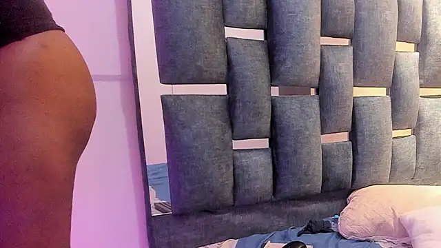 NicoleTorres stripchat live cam model