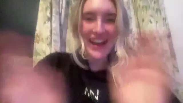 mayaahart stripchat live cam model