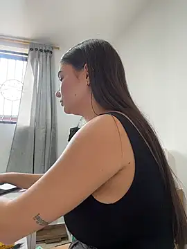 LaiaGomez stripchat live cam model