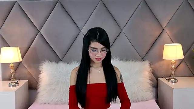 OliviaDiaz stripchat live cam model