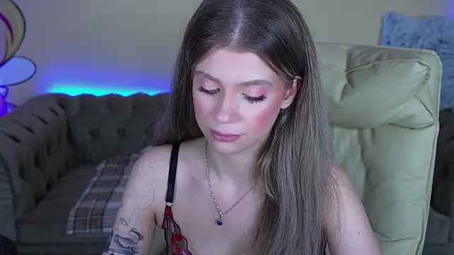 SunnyLay stripchat live cam model