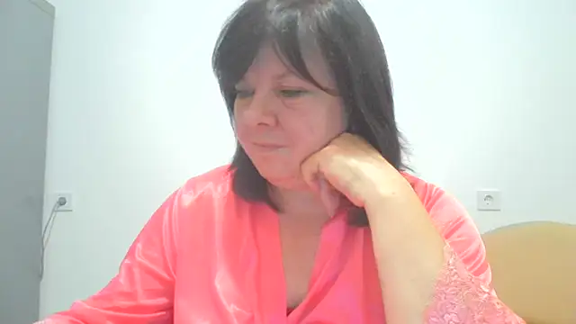 HannahAna39 stripchat live cam model