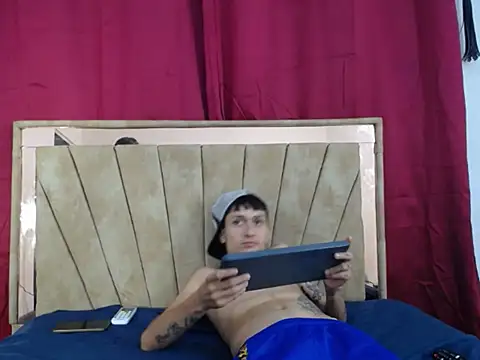 Crystal_and_criss stripchat live cam model