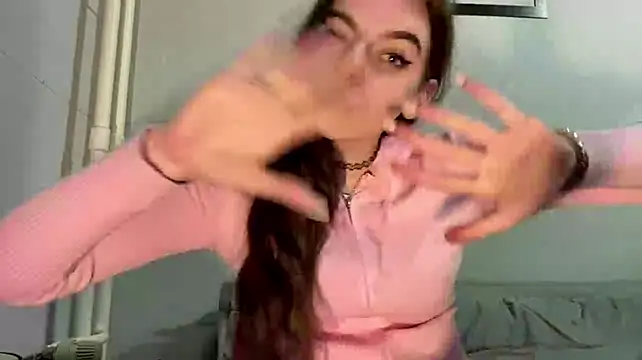 SimoneEbesu stripchat live cam model