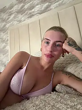 blondetart69 stripchat live cam model