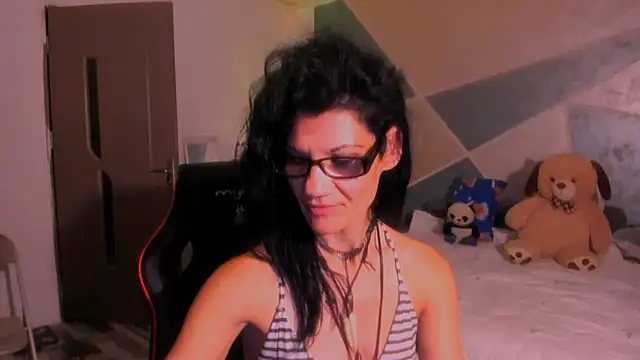 SweetSin40 stripchat live cam model