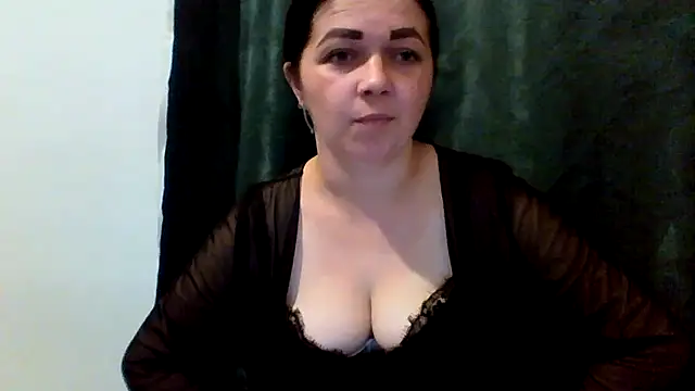 Vitalina282128 stripchat live cam model