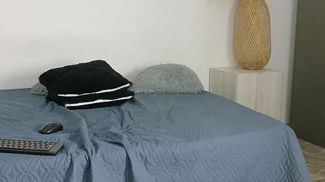 LoganKush_ stripchat live cam model