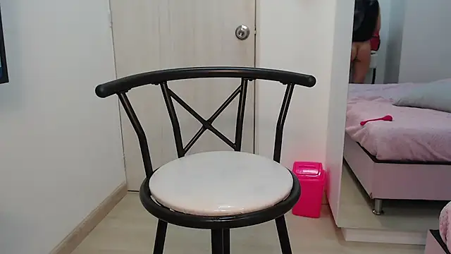 zooombee stripchat live cam model