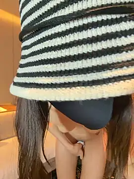 nide-laoshi stripchat live cam model