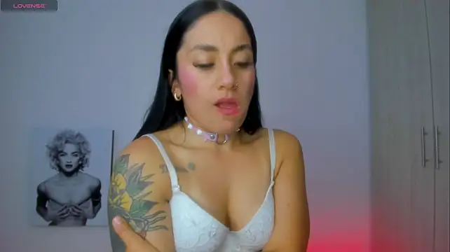 Millie_bobby stripchat live cam model