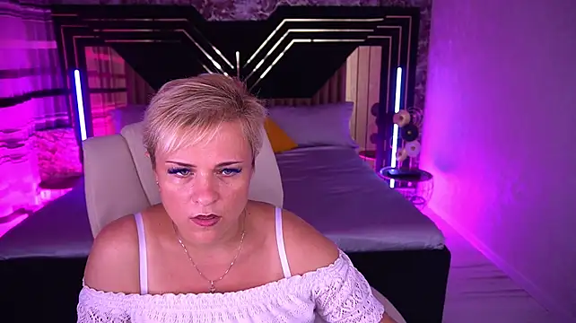 CrystalVibe stripchat live cam model