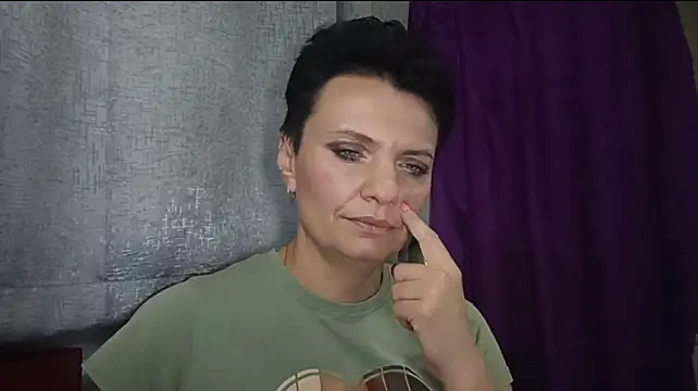 HotMamaQueen234 stripchat live cam model