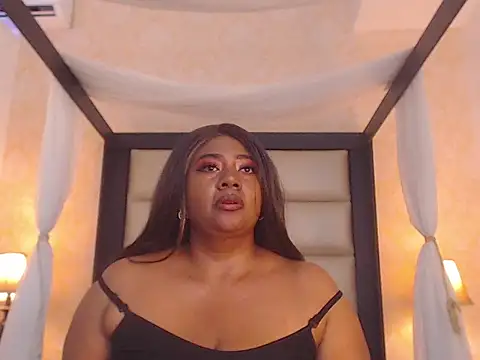 KiaraDiazz stripchat live cam model