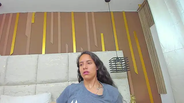 MiaCours stripchat live cam model