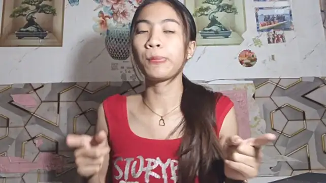 DeeannGunby stripchat live cam model