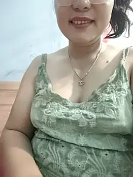 -Titihan- stripchat live cam model