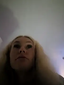 BlazingBaddie420 stripchat live cam model