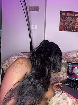 MissZuriiBoo stripchat live cam model