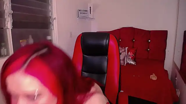 red_moon_2 stripchat live cam model