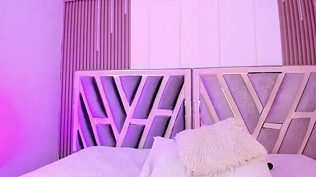 Ashleyevanz stripchat live cam model