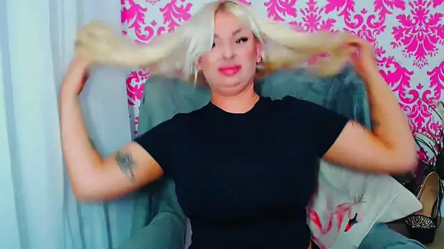 LuxuriaGoddess stripchat live cam model