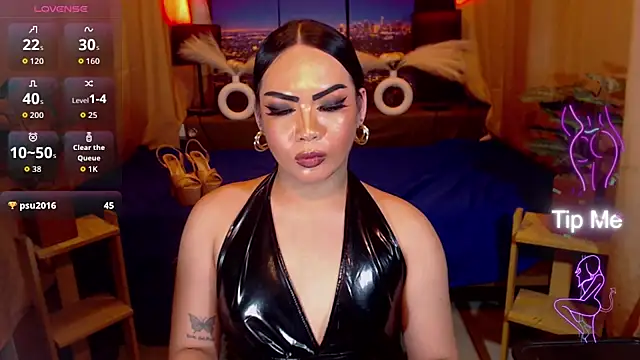 NaughtyFridah stripchat live cam model
