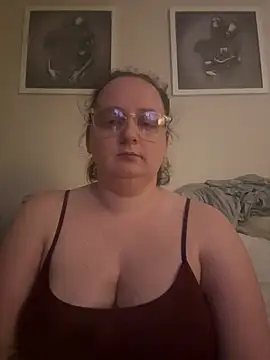 BigBootySaraah stripchat live cam model