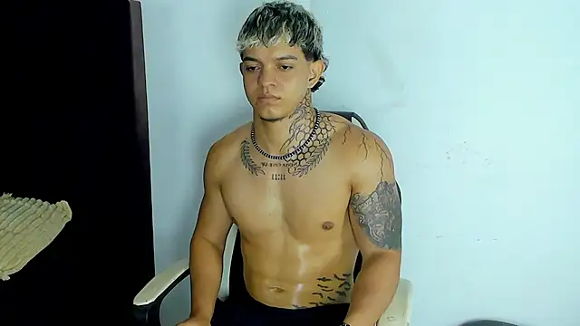 Noah__Browm stripchat live cam model