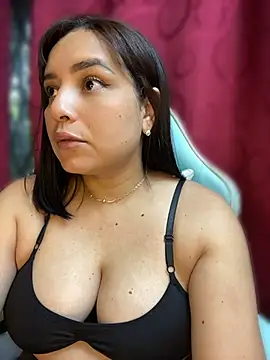 XIOMY- stripchat live cam model