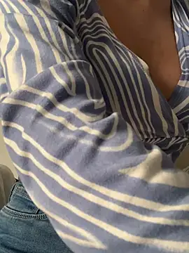 DulceMya stripchat live cam model