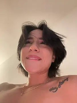 Ale_Lewis stripchat live cam model
