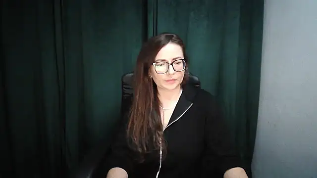 NoraMilf stripchat live cam model