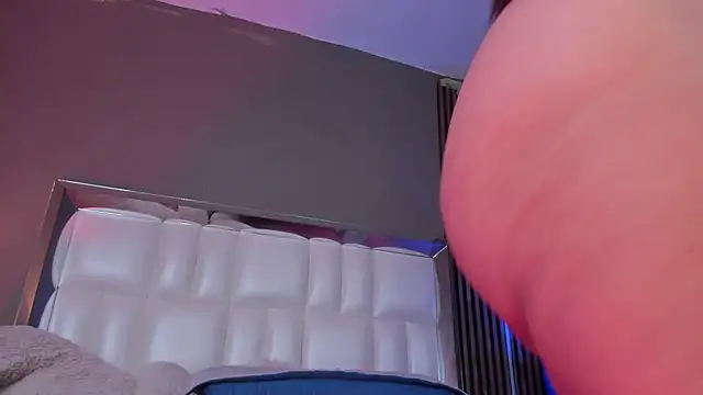 AGATHA_BRUNNETT stripchat live cam model