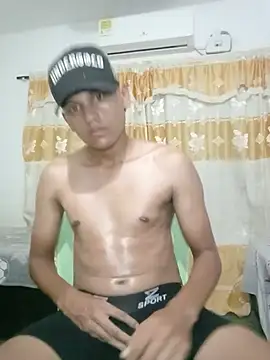 dominic_glash stripchat live cam model