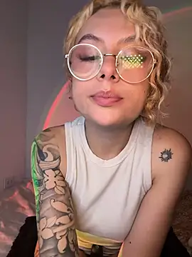 Joyce-fire stripchat live cam model